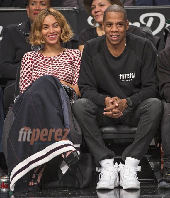beyonce-and-jay-z-courtside-with-new-bob-haircut__oPt