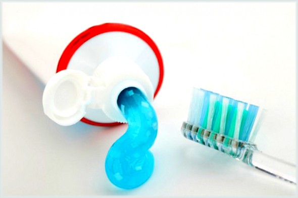 blue-toothpaste-2